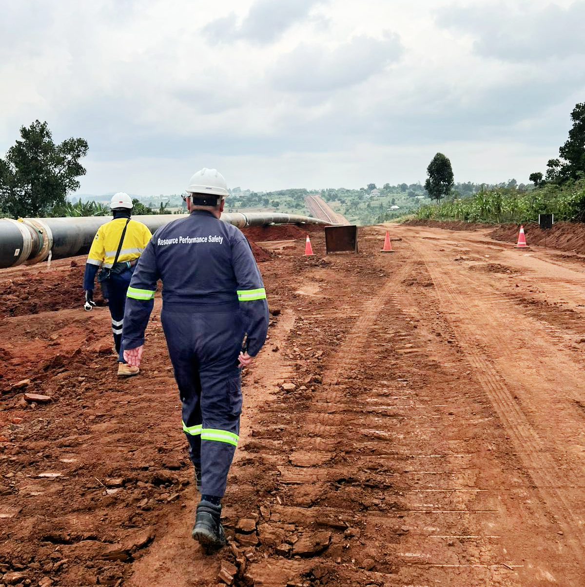 image_wqs_team_on_field_site